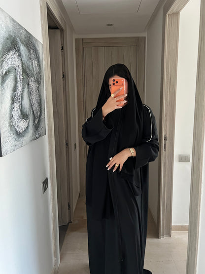 عباية سوداء أنيقة