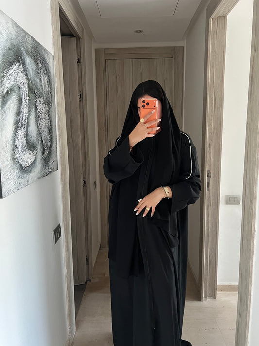 عباية سوداء أنيقة