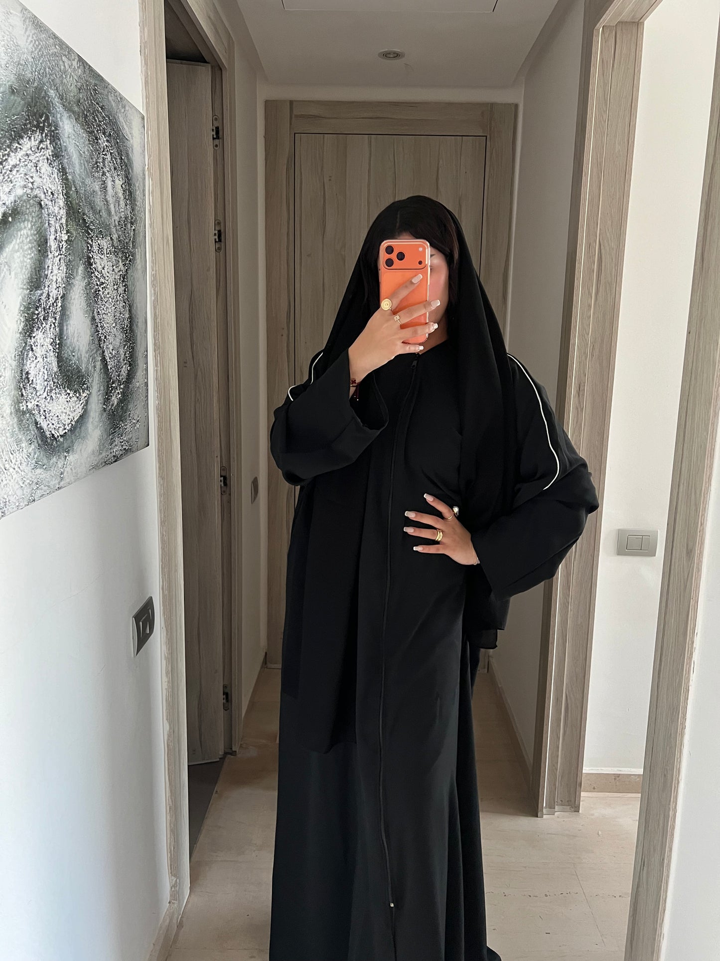 عباية سوداء أنيقة