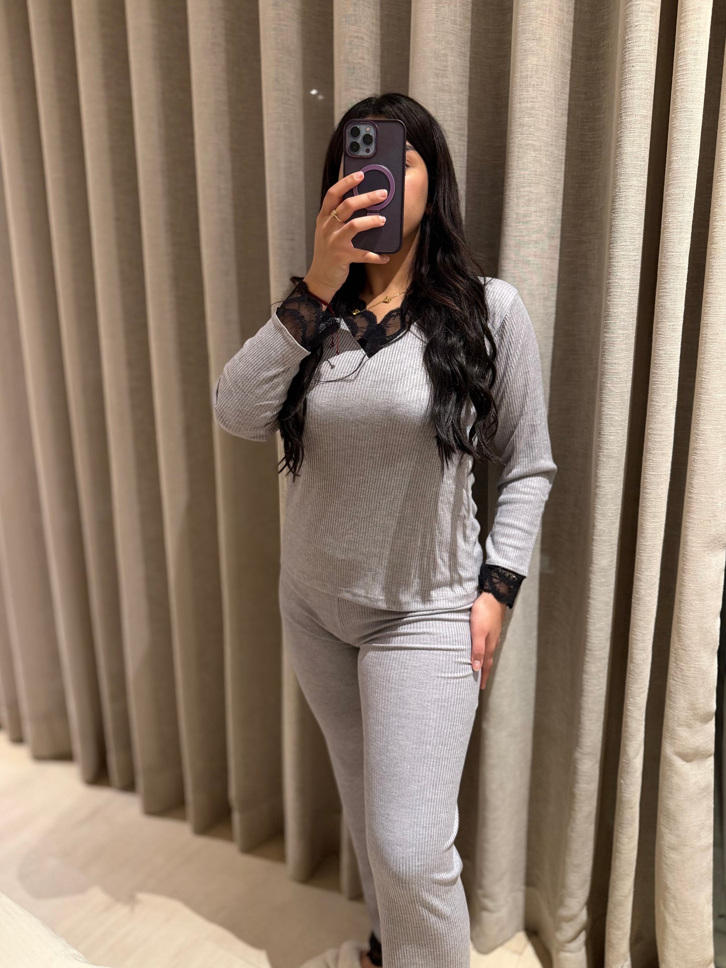 بيجاما نسائية أنيقة بالدونتيل