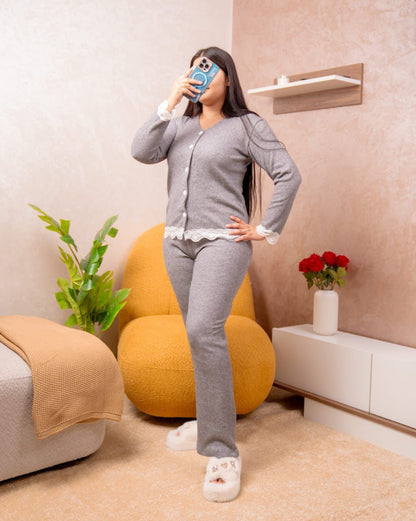 بيجاما من قطعتين من الدانتيل بدون جيوب