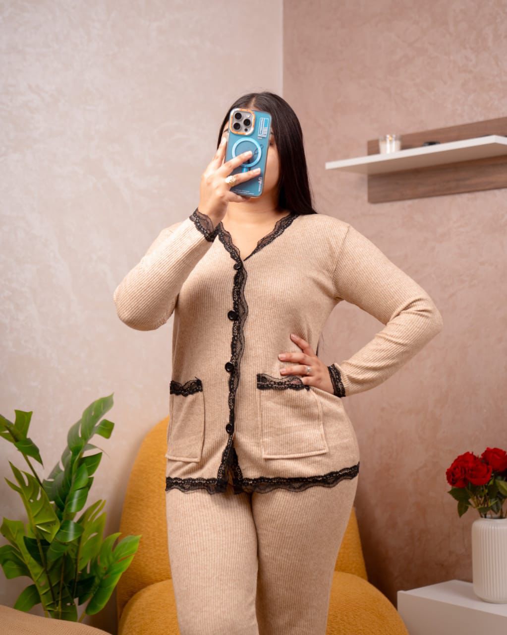 بيجاما من قطعتين من الدانتيل مع جيب